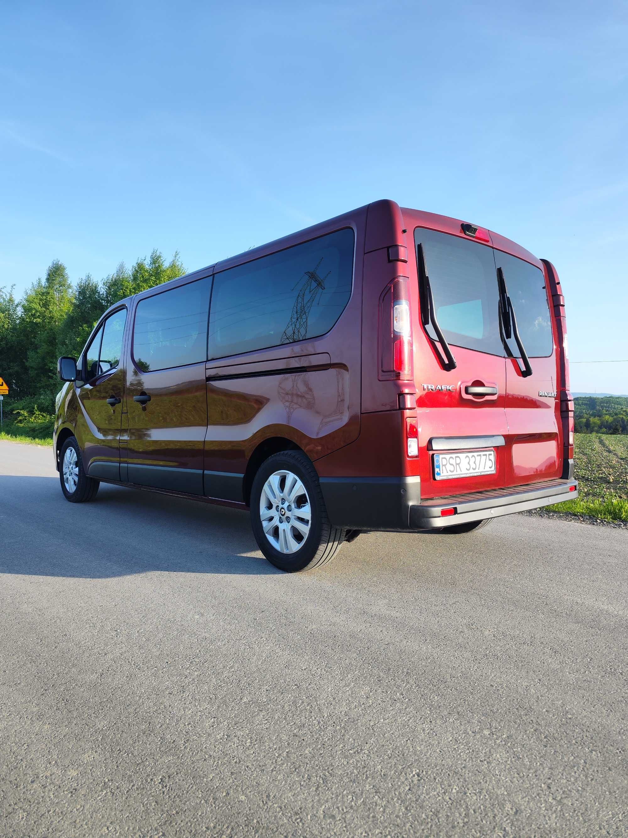 Wynajem busa Renault Trafic- 9 osób