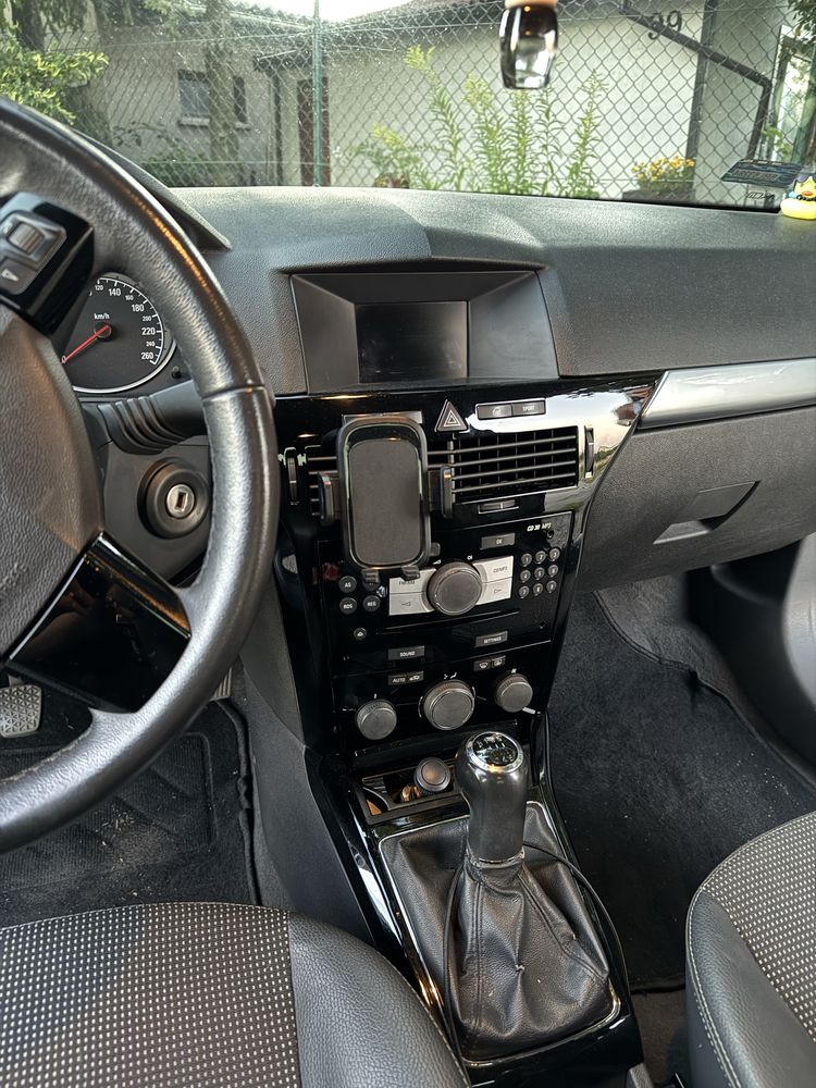 Opel astra h gtc