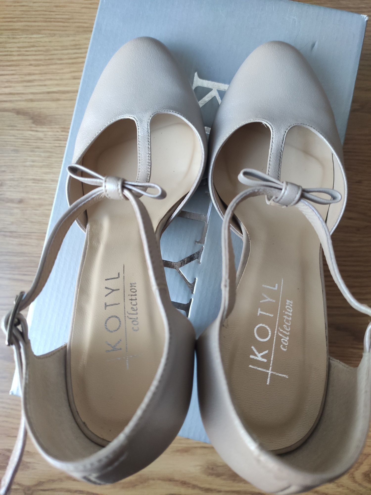 Nowe buty ślubne taneczne pantofle czółenka z kokardkami Kotyl 37 perł