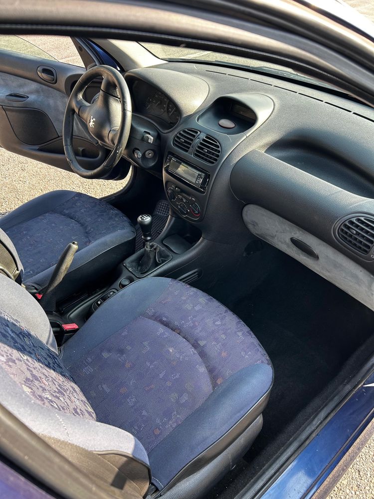 Peugeot 206 1.4 com A/C