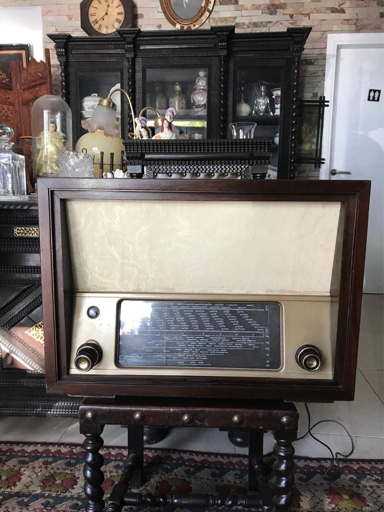 Radio antigo telefunken