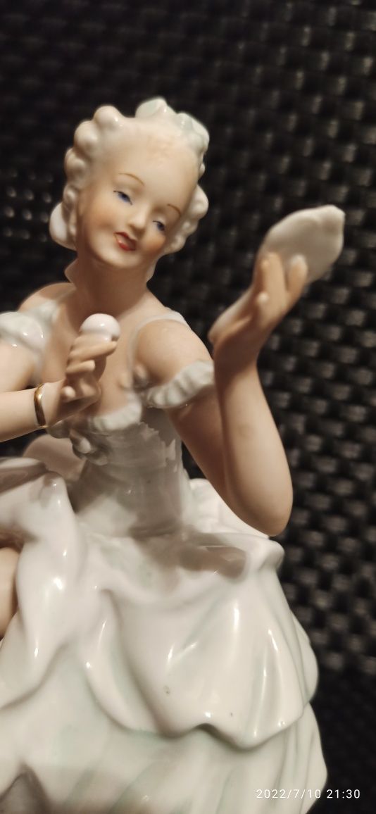 Porcelana Schaubach-Kunst Figurka Damy z lusterkiem
