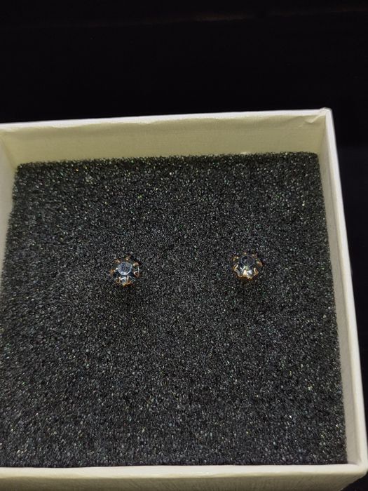 Piękne Kolczyki z szaro-czarnym diamentem