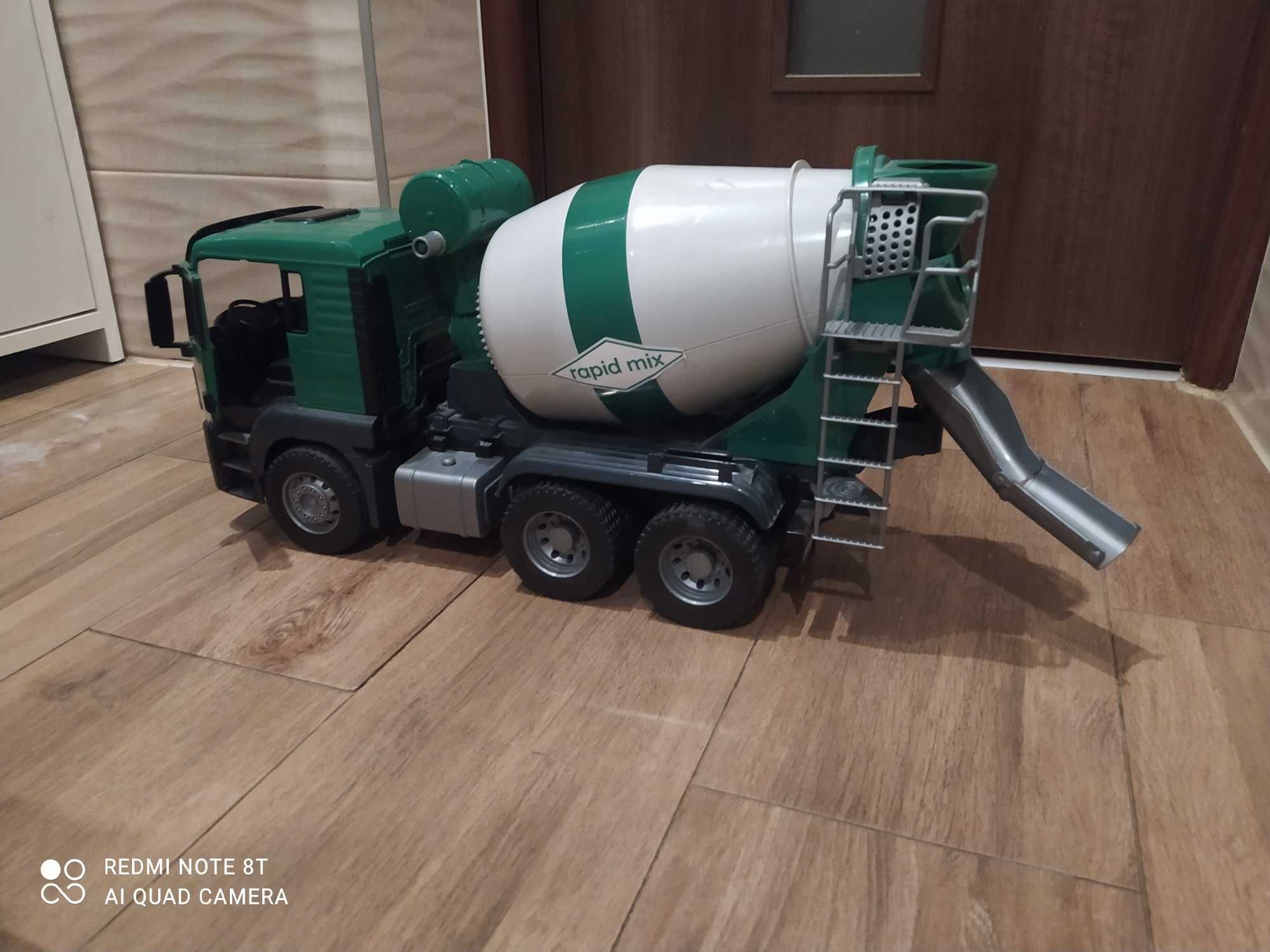 BRUDER MAN auto betoniarka gruszka. Na prezent.