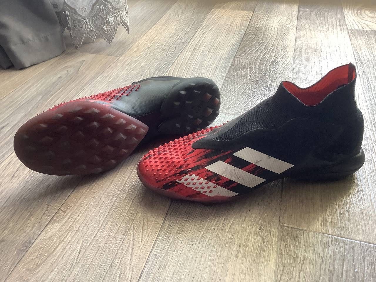 Сороконіжки Adidas Predator