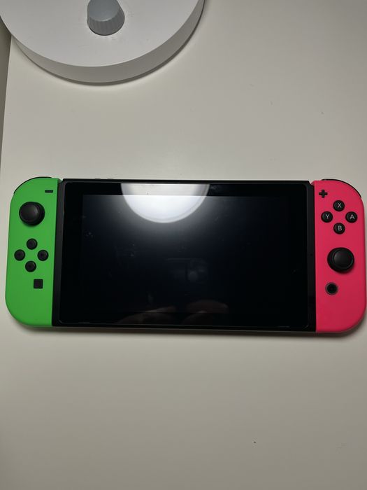 Nintendo Switch (2 гри, контроллер)
