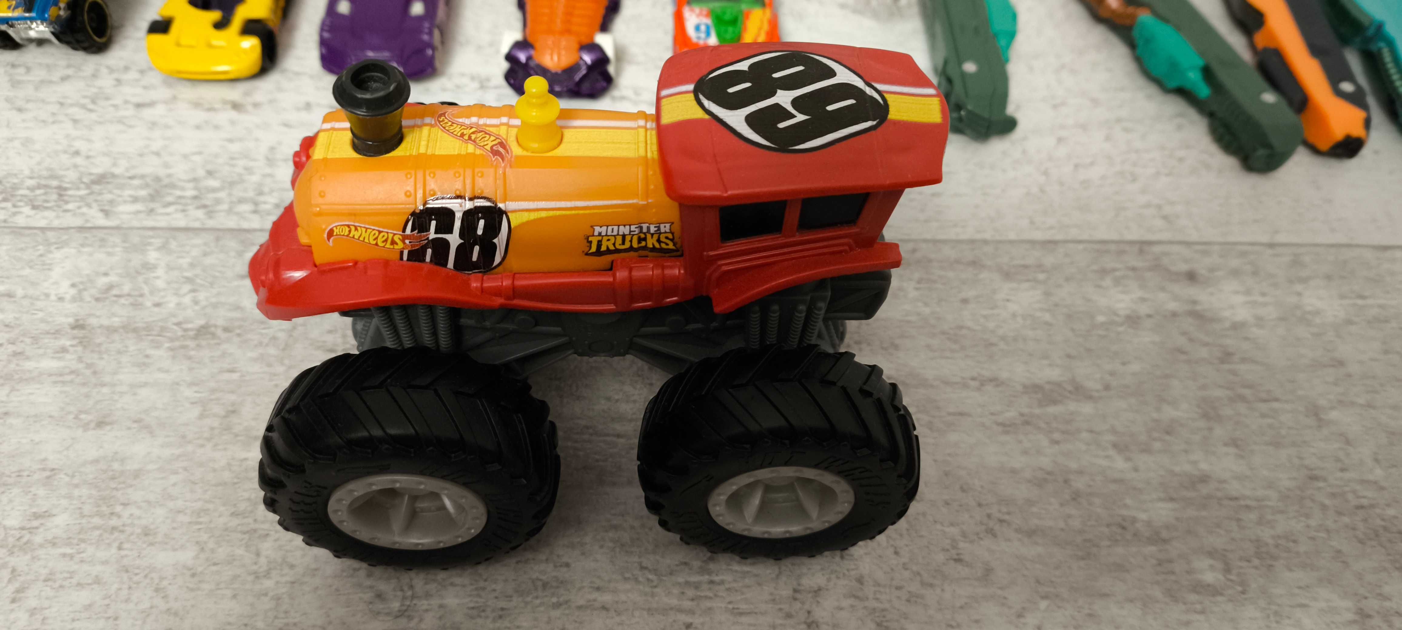 Duży Zestaw Hot Wheels Wyrzutnia + autka + Monster Truck - WARTO.
