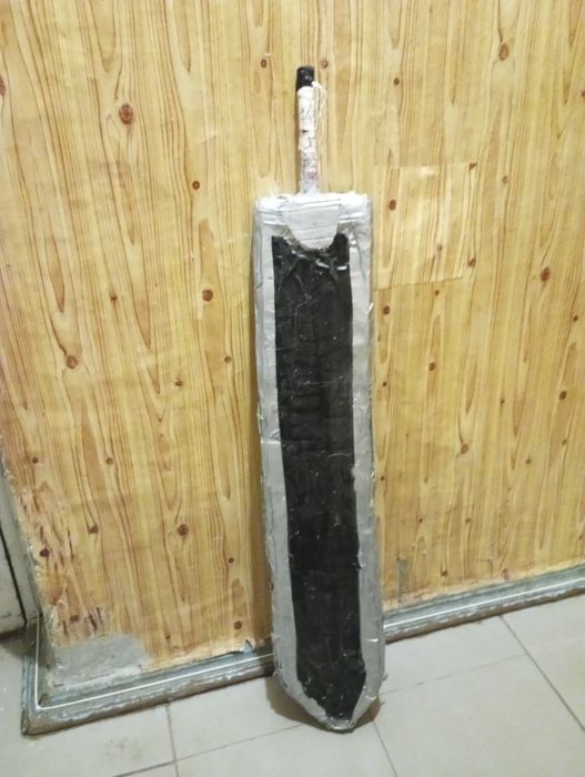 Меч гатса 1 метир обмен на іграшки по динозаврам Mattel