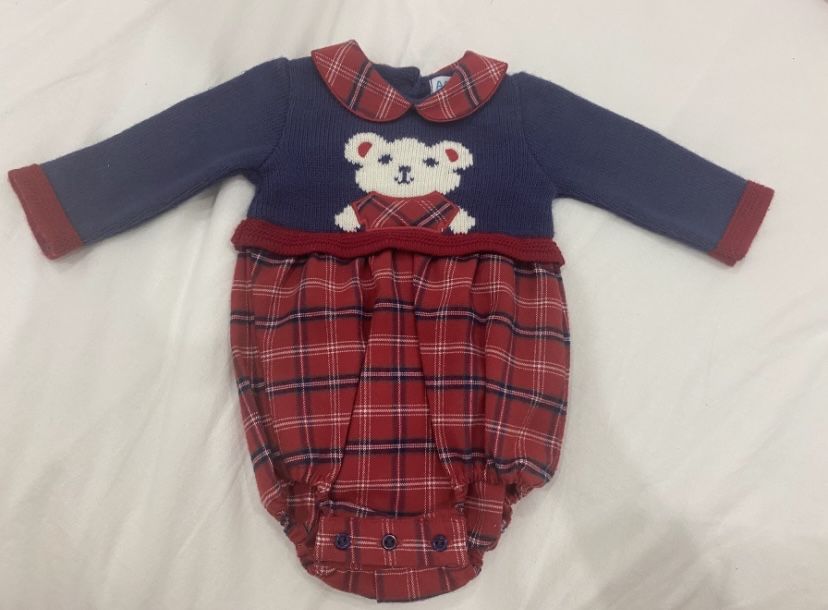 Fofo body de marca local com ursinho e design xadrez, 56 cm