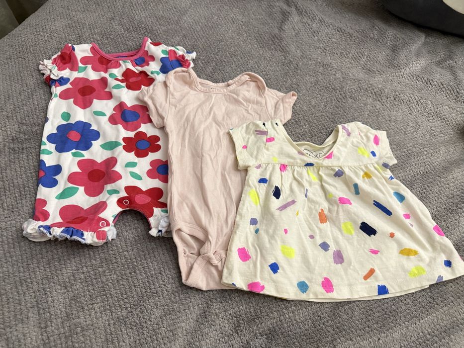 Віддам речі на дівчинку