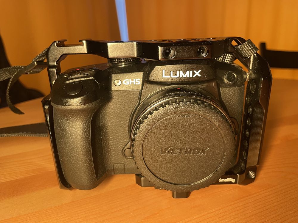 НОВИЙ Panasonic Lumix GH5 з Решітка в ПОДАРУНОК + спідбустер + бонуси