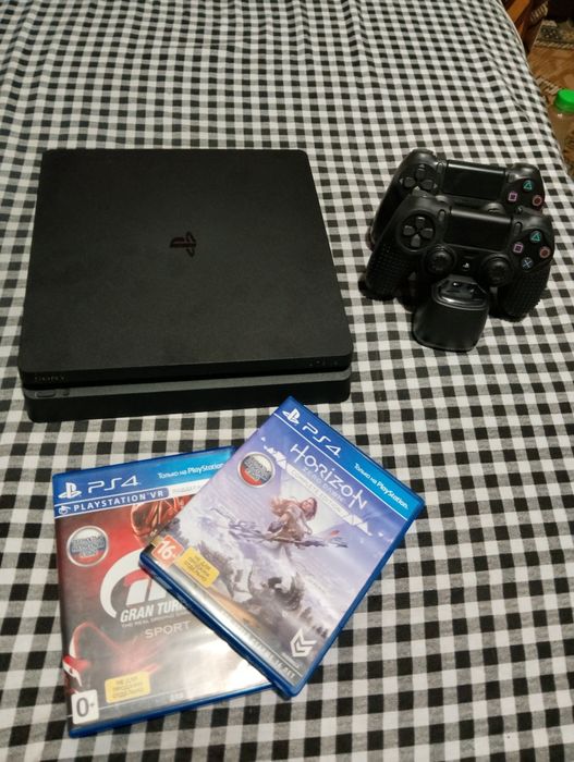 Sony PlayStation 4 Slim (PS4 Slim)