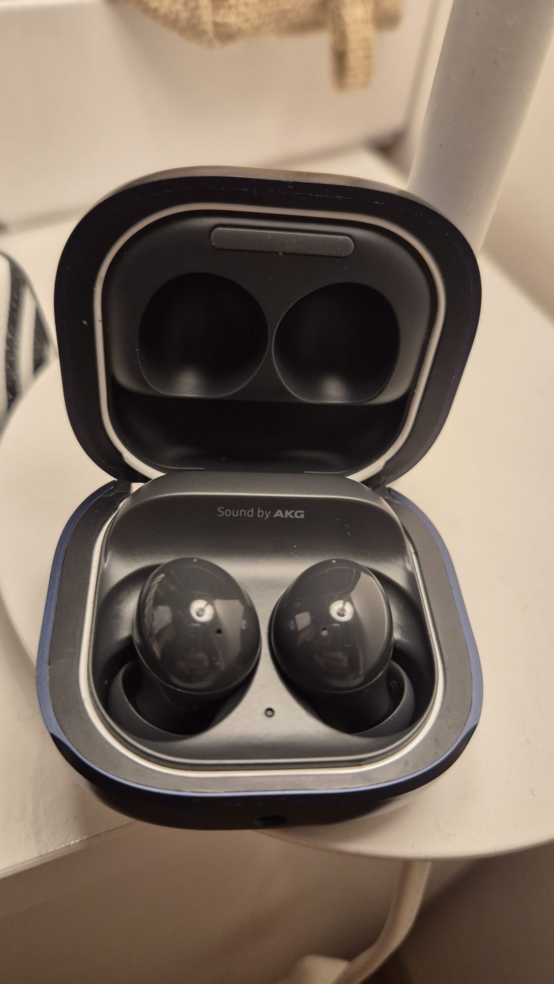 Samsung Galaxy Z Flip 5 e airpods Buds 2