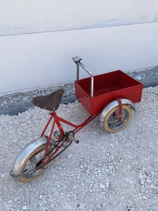 Triciclo antigo de carga Francês criança