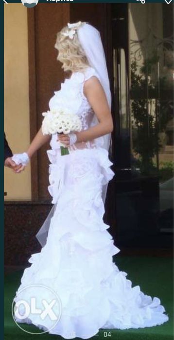Продам весільну сукню 42-46 розміру