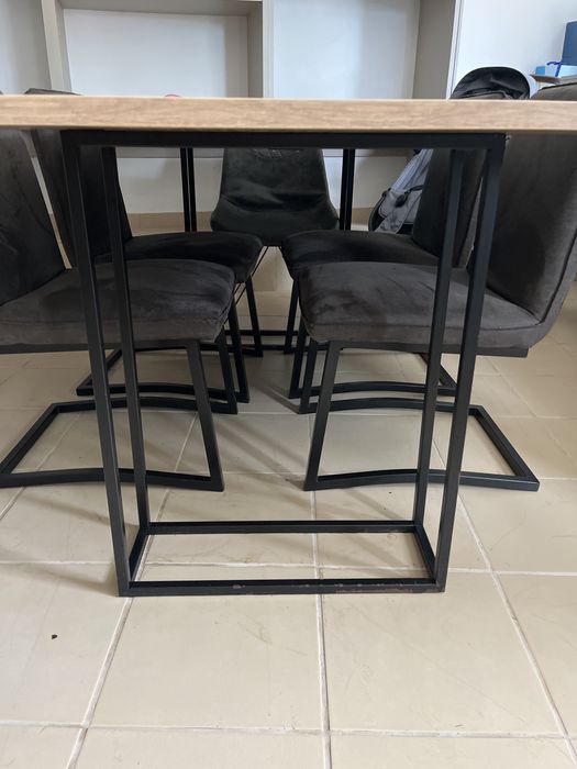 Mesa de cozinha + 4 cadeiras