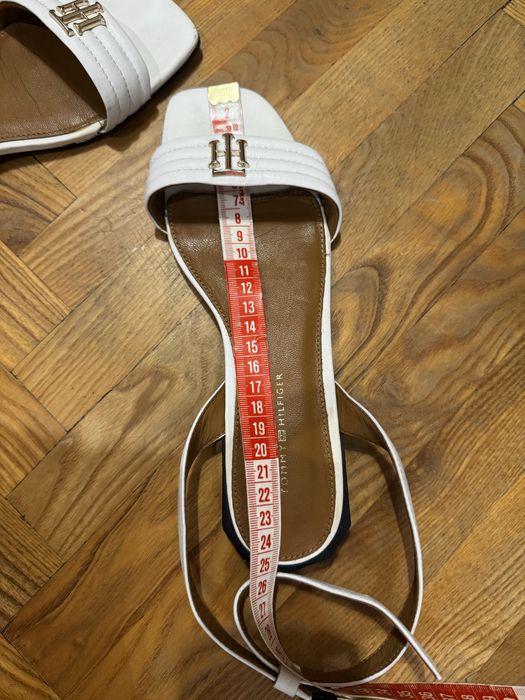 Босоножки Tommy Hilfiger 38.5 белые как новые