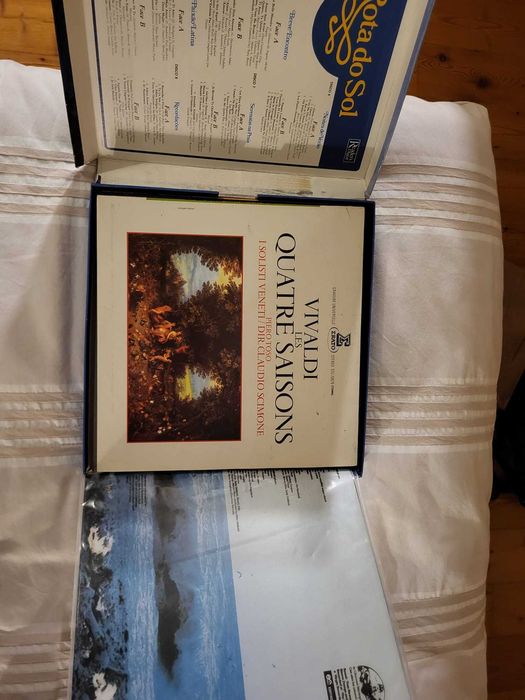 Disco Vinil em Bom estado, ainda com plásticos