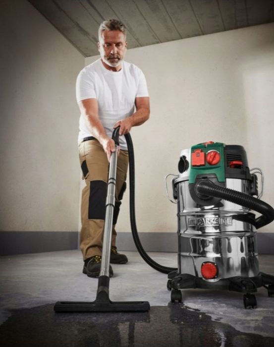 Промисловий пилосос з розеткою Parkside PWD 30 С1 1500 Вт