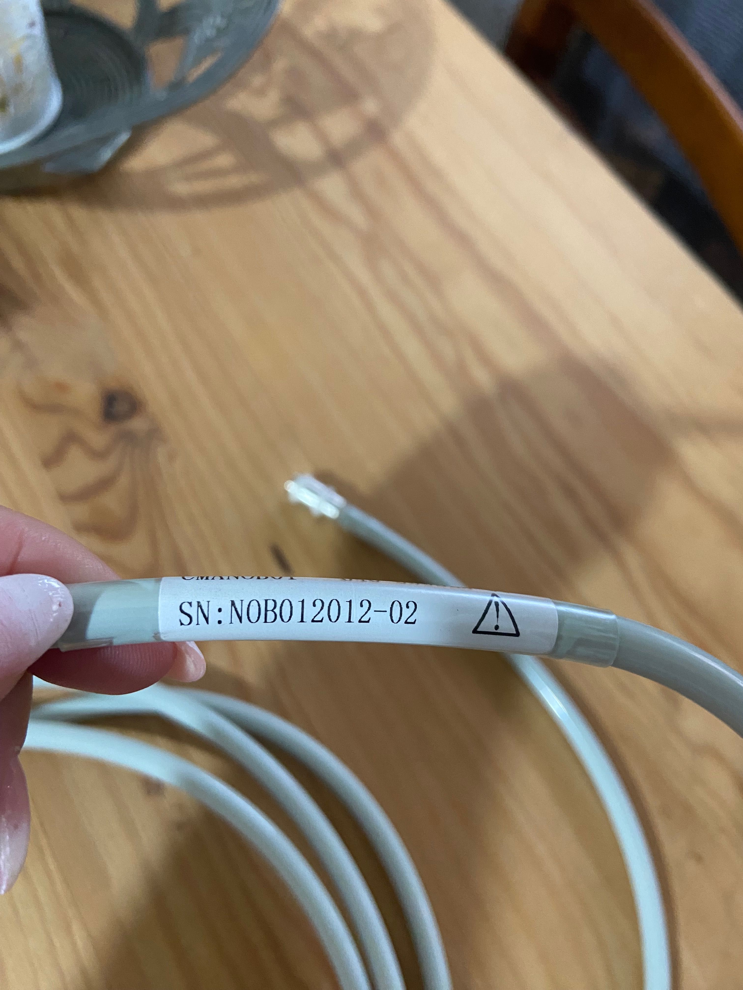 cabo de energia ou sinal para o monitor Comen