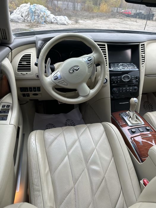 Інфинити QX70 автомат