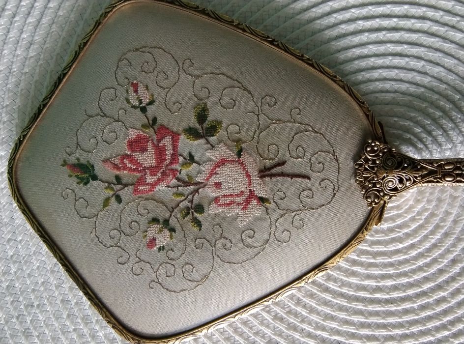 Антикварне дзеркальце