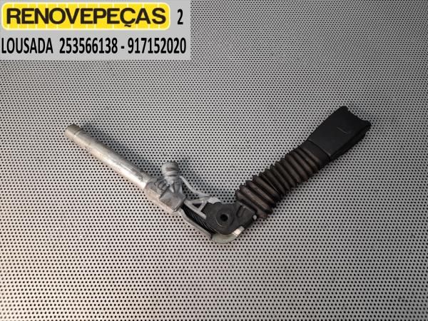 Encaixe de cinto frente direito BMW 5 (E60)