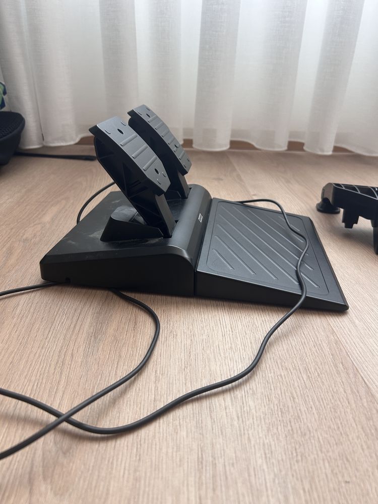 Volante + pedais HORI Apex (Ps5/Ps4/PC - Preto)