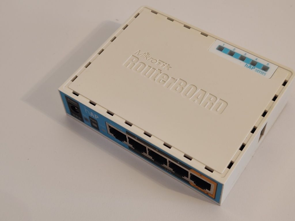 Router mikrotik hAP  951ui-2nD PoE USB