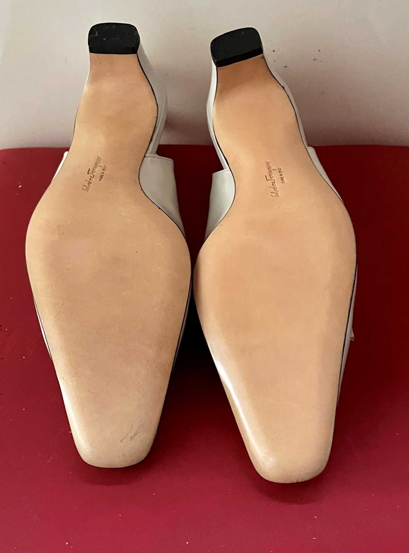 Sándalias de salto alto formais bege - Salvatore Ferragamo - 38.5