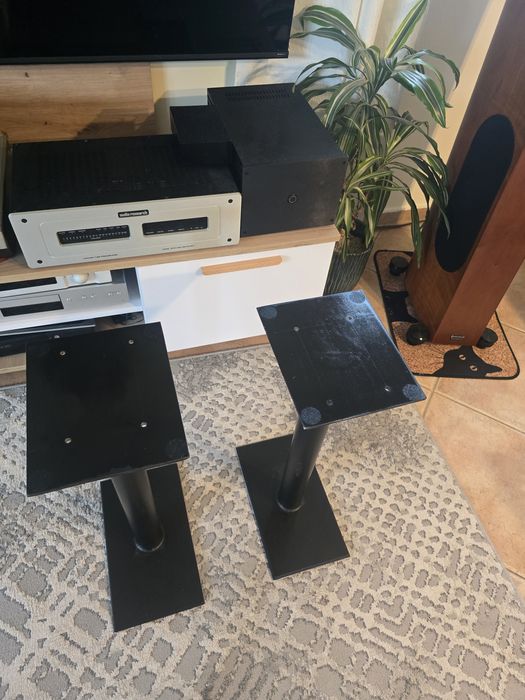 Stendy pod kolumny, stojaki podstawy metalowe