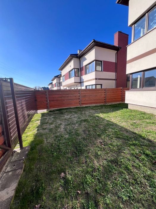 Продаж котеджу з власною ділянкою у с. Басівка