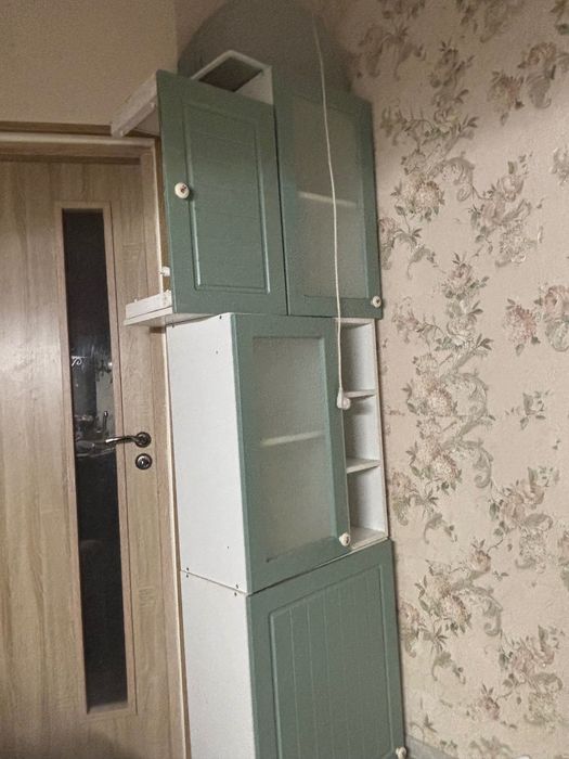 Продам верхні кухонні шафи б/у