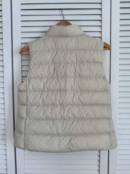 Молочна пухова безрукавка Uniqlo ultra light down