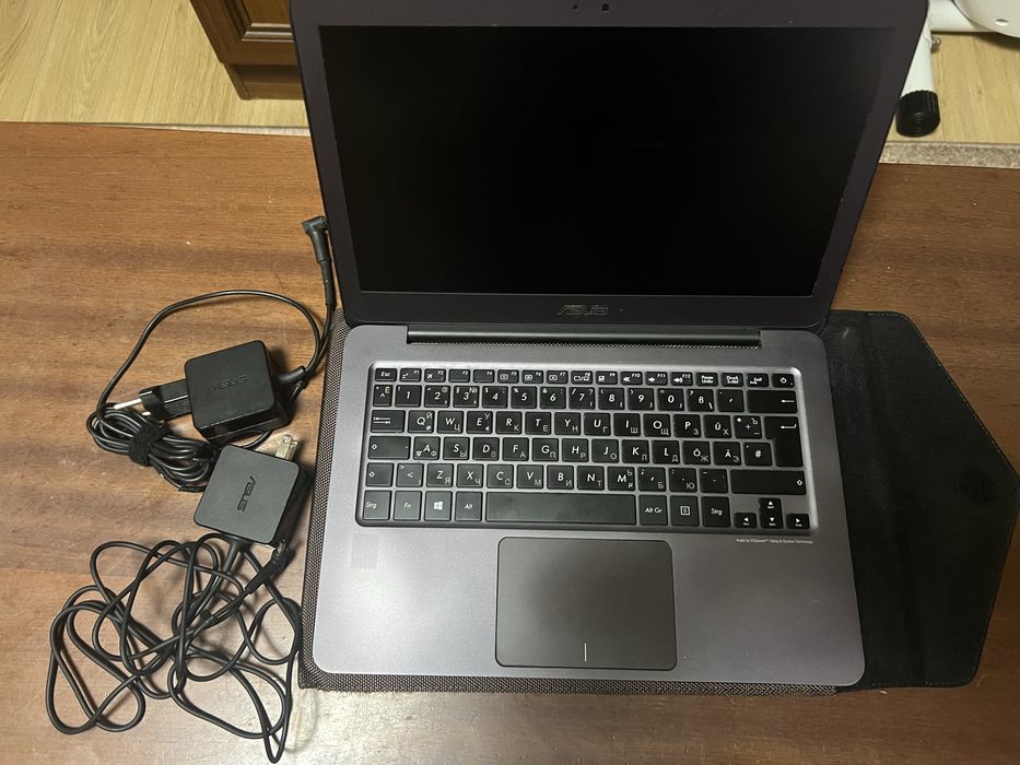Asus Zenbook UX305LA