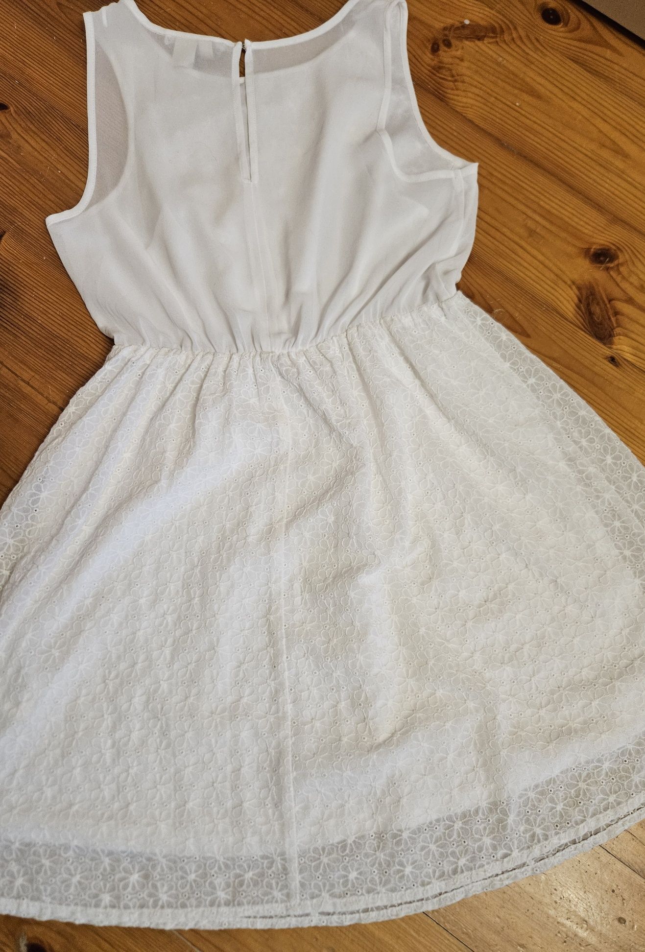 Sukienka biała haftowana xs H&M