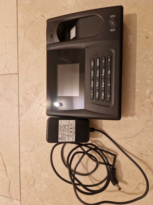 Relógio de Ponto Biométrico com Impressão Digital e Leitor de Cartões