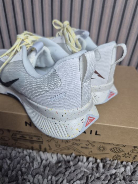 Nike Performance Juniper 3 Obuwie do biegania odblaski  42