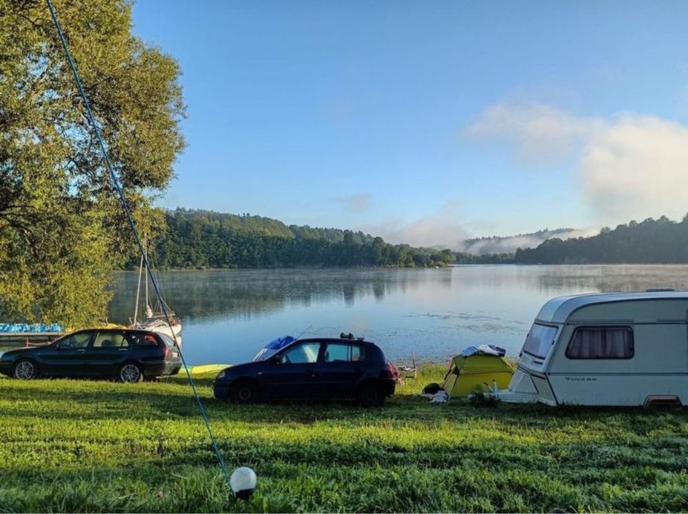 Pole namiotowe Camping Bieszczady nad jeziorem Solina Zawóz