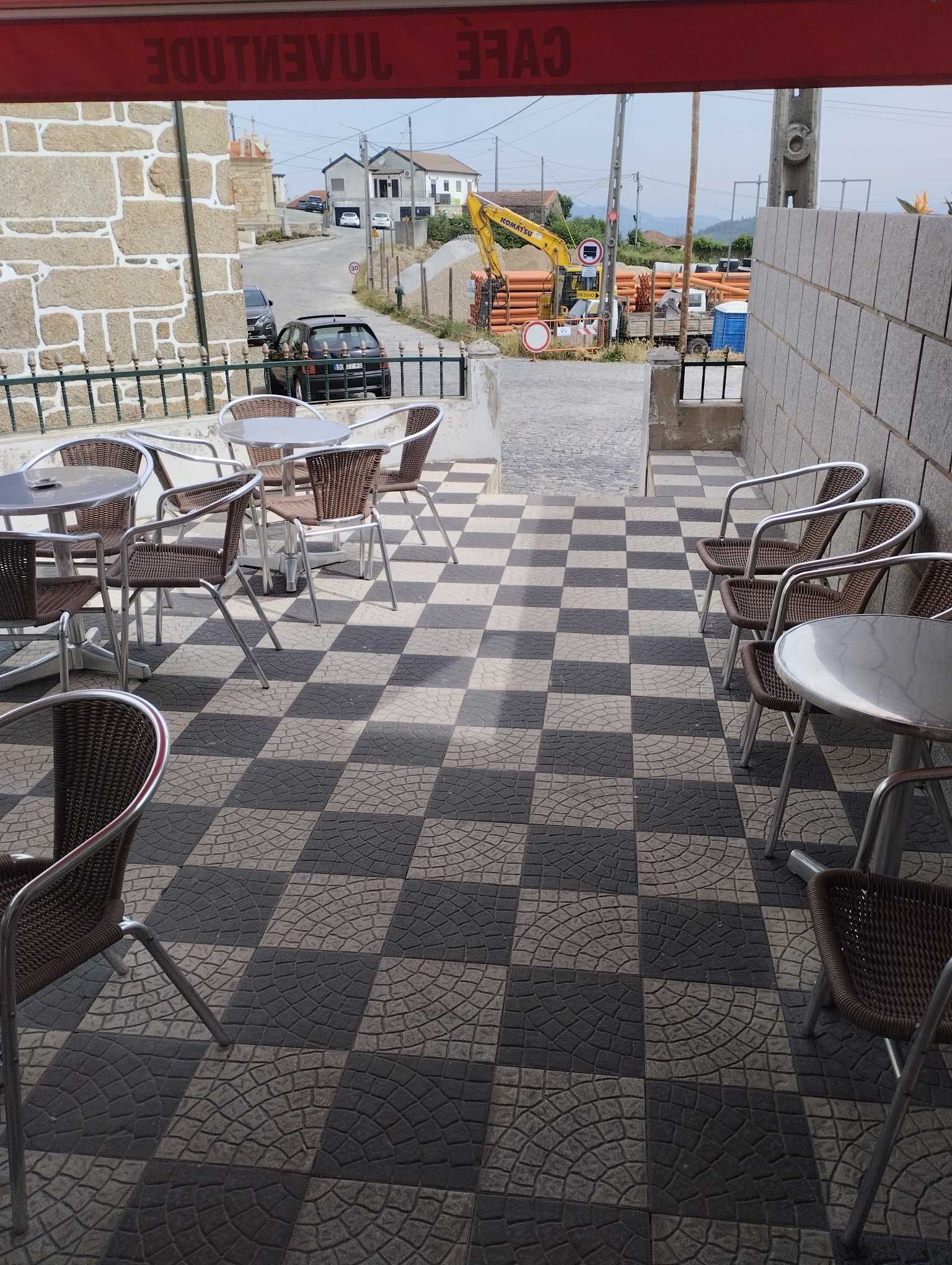 Arrendamento de café com esplanada