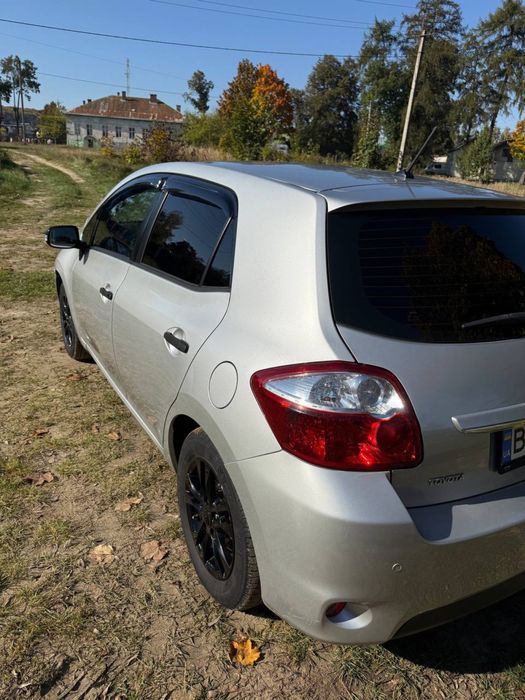 Toyota auris 2010 1.4 MT