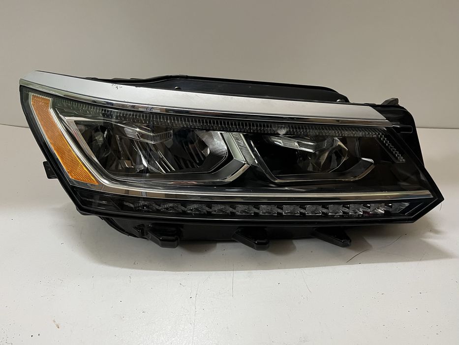 Фара права VW Passat B8 LED 2016 2017 2018 2019 америка