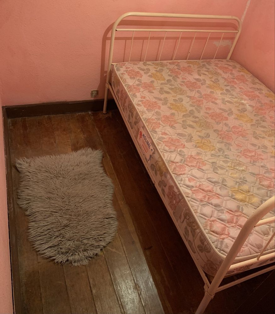 Estrutura cama casal rustica e colchão