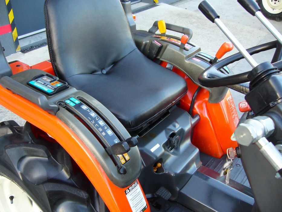 Traktorek Mini Ciągnik HITACHI CX150 TUR 4X4 15KM  traktorkiagropl