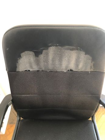 Krzesło lekko uszkodzony materiał