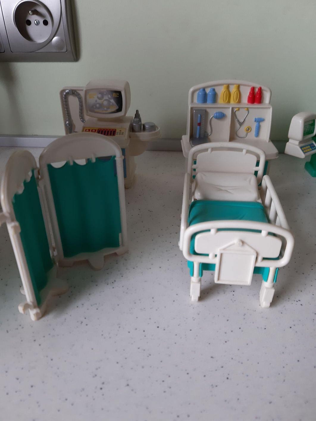 Szpital zabawki kolekcja vintage prl plastik lekarz hospital przychodn