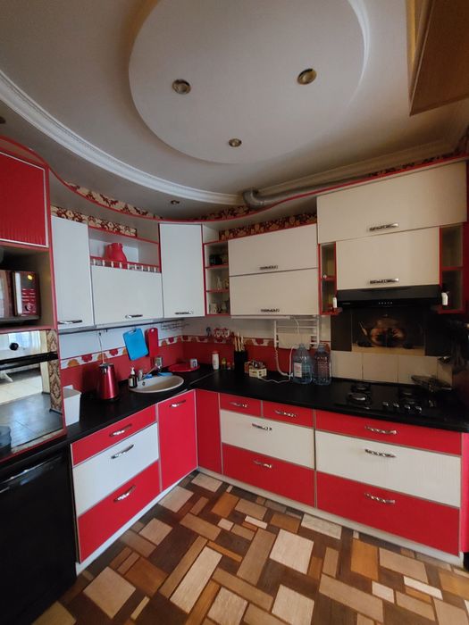 Продам ідеальну 2 кімн.кв.з власним двором.