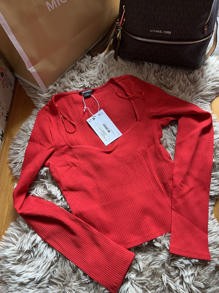 Monki czerwona prążkowana bluzka z dekoltem crop top supplier czerwona