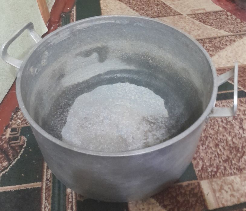 Продам тяжкі алюмінієві каструлі часів СССР.