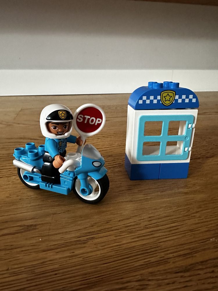 Duplo 10589 Auto wyścigowe.10930 Buldożer.10900 Motor policyjny